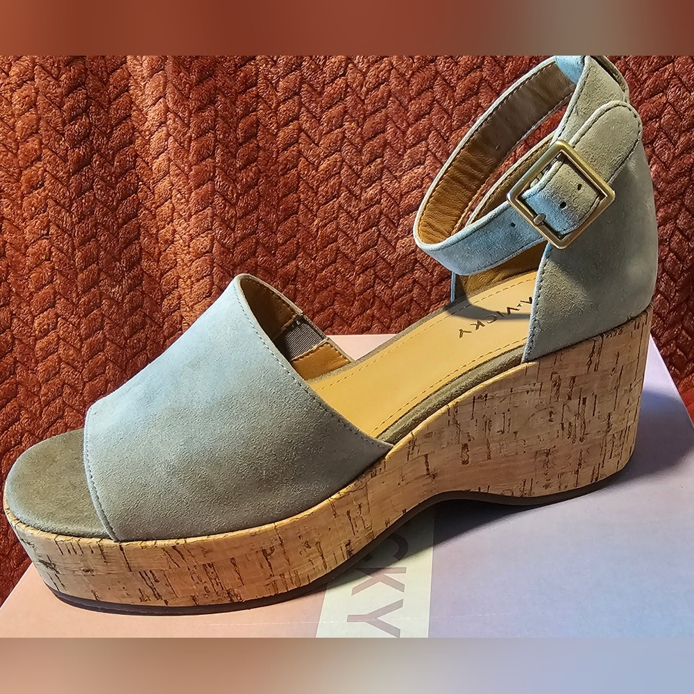 LISA VICKY LAUD-- Light Grey Suede Wedge Sandals